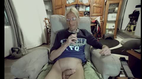 Snapshot of 00jeff31 chatting on 7, 10, 2025 jeff online show from 7, 10, 2025