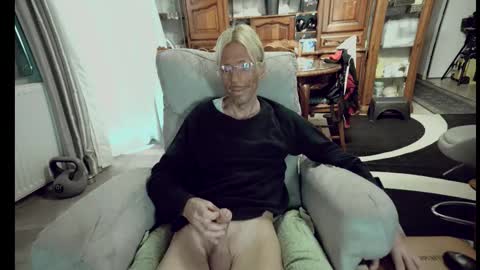 Snapshot of 00jeff31 chatting on 11, 10, 2025 jeff online show from 11, 10, 2025