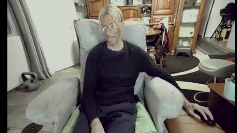 Snapshot of 00jeff31 chatting on 12, 10, 2025 jeff online show from 12, 10, 2025