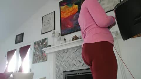 Aurora Willows online show from 17, 2, 2025