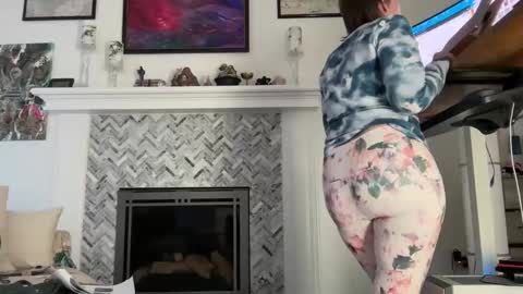 Aurora Willows online show from 27, 2, 2025