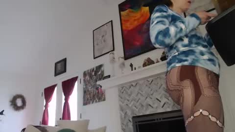 Aurora Willows online show from 8, 3, 2025