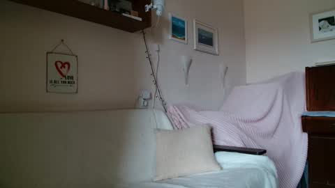 12ennie online show from 18, 3, 2026