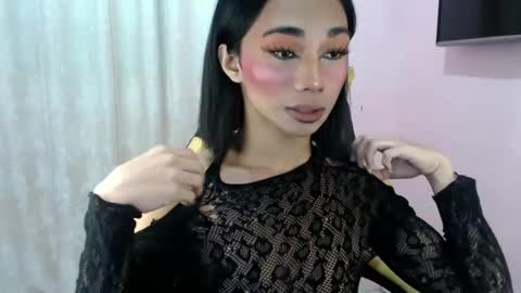 Snapshot of 18_nicole chatting on 5, 2, 2025 barbie online show from 5, 2, 2025