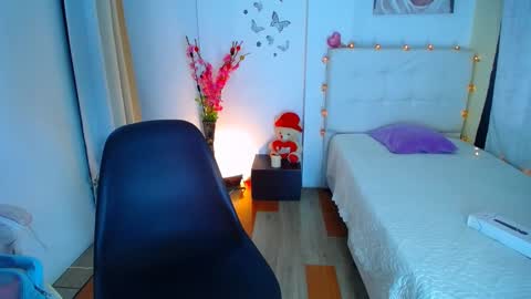 Snapshot of 19vanee chatting on 13, 2, 2025 stef read my description online show from 13, 2, 2025