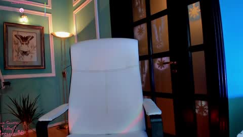 Moona  online show from 31, 1, 2025