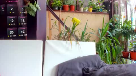 Moona  online show from 19, 9, 2025