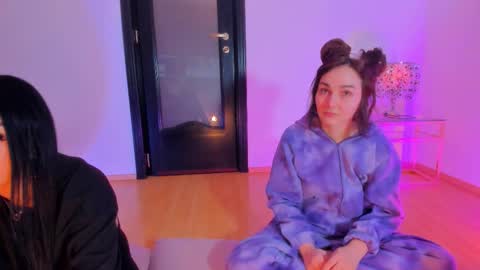 Snapshot of 1munique chatting on 10, 2, 2026 Moona online show from 10, 2, 2026