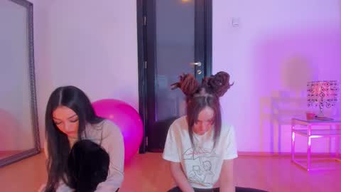 Snapshot of 1munique chatting on 13, 2, 2026 Moona online show from 13, 2, 2026