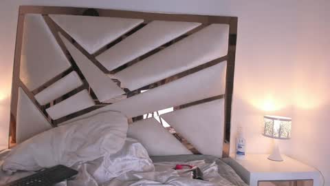 Snapshot of 1naughty_milf chatting on 15, 12, 2024 Luisa online show from 15, 12, 2024