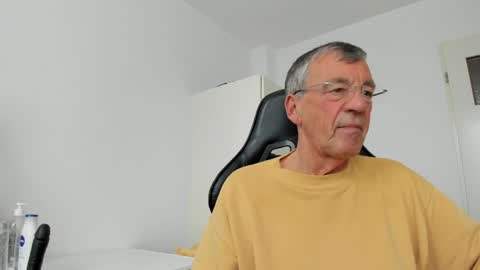 Snapshot of 200gentleman chatting on 20, 5, 2026 Henk online show from 20, 5, 2026