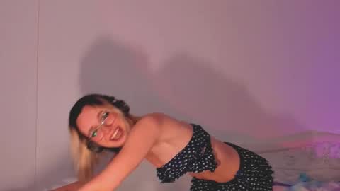 Snapshot of 2b_ chatting on 23, 2, 2025 Sasha weekend from 14 to 27 November online show from 23, 2, 2025