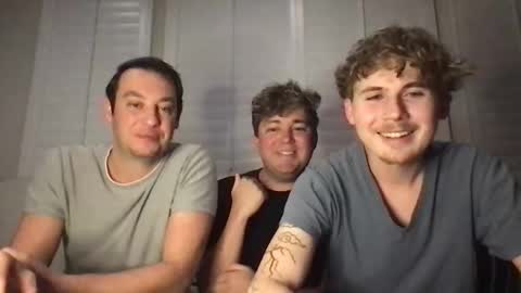 Snapshot of 2hungboys chatting on 19, 4, 2026 Roommates online show from 19, 4, 2026
