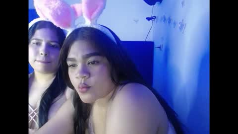 Snapshot of 2moons_full_of_love chatting on 19, 10, 2025 2moons_full_of_love online show from 19, 10, 2025