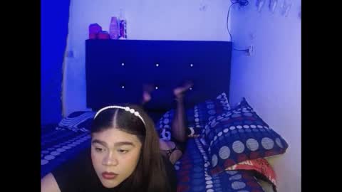 2moons_full_of_love online show from 7, 11, 2025