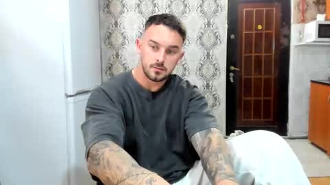 2sexymuscles online show from 22, 5, 2026