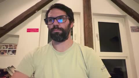 Snapshot of 3hle chatting on 4, 1, 2025 Dani online show from 4, 1, 2025