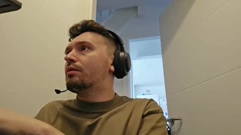 8inchdude93 online show from 18, 9, 2025