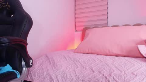  abby rouss online show from 25, 11, 2025