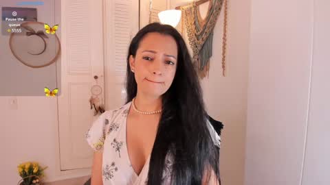 Snapshot of _anaruiz chatting on 15, 12, 2024 Ana Ruiz online show from 15, 12, 2024