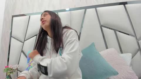 Aura online show from 27, 2, 2026