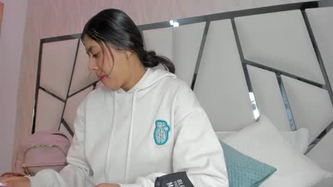 Aura online show from 30, 3, 2026