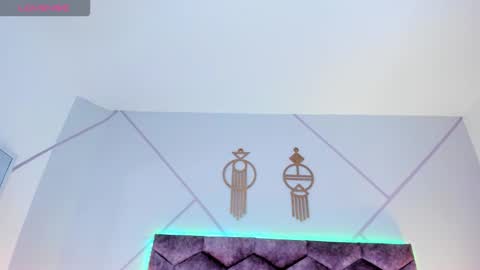 _aurora_collins_ online show from 18, 12, 2025