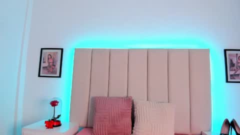 _aurora_collins_ online show from 6, 4, 2026