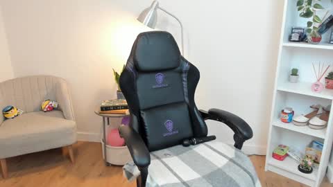 Bella Evans online show from 25, 1, 2025