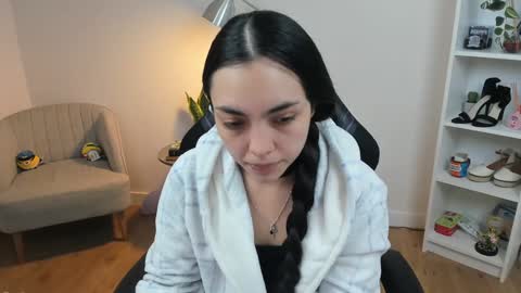 Bella Evans online show from 5, 2, 2025