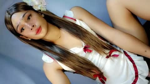 Kate flores online show from 25, 7, 2026
