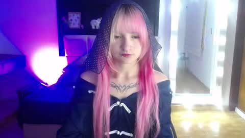 Snapshot of _charlotte_collins_ chatting on 22, 6, 2026 _charlotte_collins_ online show from 22, 6, 2026
