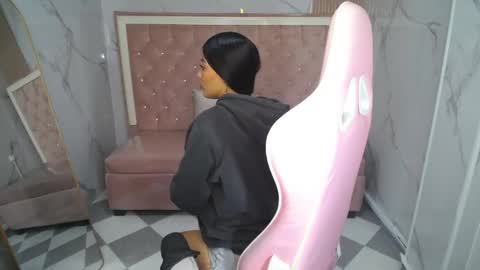 Snapshot of _charlottee_b chatting on 29, 3, 2026 _charlottee_b online show from 29, 3, 2026