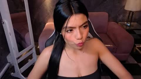 Snapshot of _charlottee_b chatting on 6, 4, 2026 _charlottee_b online show from 6, 4, 2026