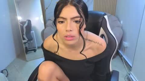 _charlottee_b online show from 17, 6, 2026
