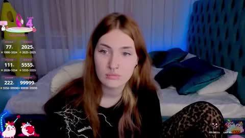 Snapshot of _chlo_e chatting on 12, 10, 2025 Alisa NO NUDE online show from 12, 10, 2025