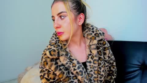  Chloe  online show from 14, 12, 2024