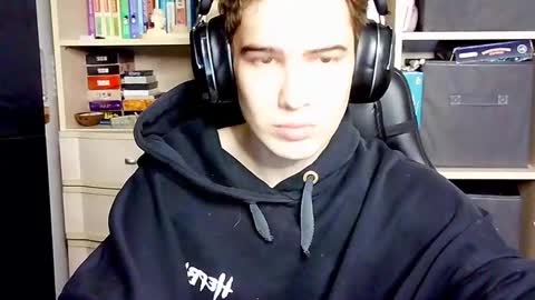 _crise_next_door_ online show from 4, 10, 2025