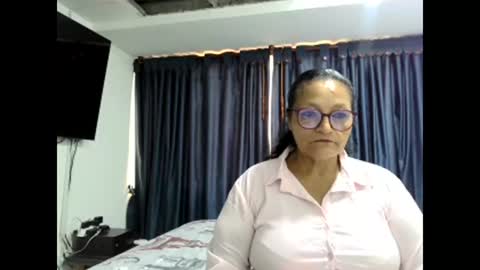 Snapshot of _cristal15 chatting on 8, 11, 2025 _cristal15 online show from 8, 11, 2025