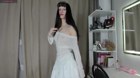 Emilia online show from 4, 12, 2025