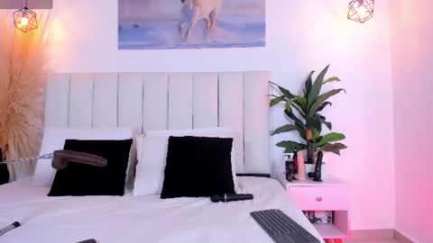 Emily Queen online show from 7, 7, 2026