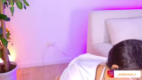 Snapshot of _emilymoon_x chatting on 5, 4, 2026 Emi online show from 5, 4, 2026