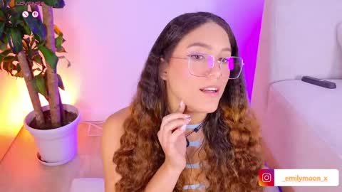 Snapshot of _emilymoon_x chatting on 6, 4, 2026 Emi online show from 6, 4, 2026