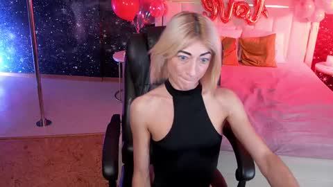 Snapshot of _f_r_a_u_ chatting on 5, 3, 2025  F R A U  online show from 5, 3, 2025