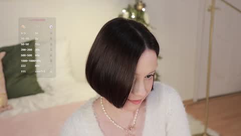 Snapshot of _female_essence_ chatting on 1, 1, 2025 Essie online show from 1, 1, 2025