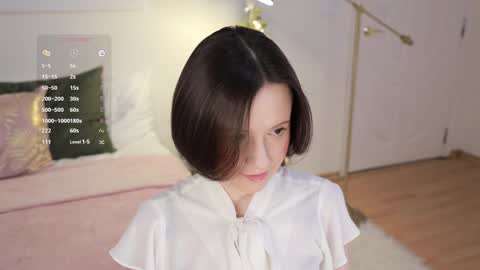 Snapshot of _female_essence_ chatting on 5, 1, 2025 Essie online show from 5, 1, 2025