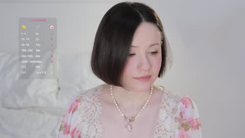 Snapshot of _female_essence_ chatting on 6, 2, 2025 Essie online show from 6, 2, 2025