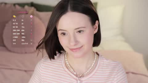 Snapshot of _female_essence_ chatting on 5, 3, 2025 Essie online show from 5, 3, 2025