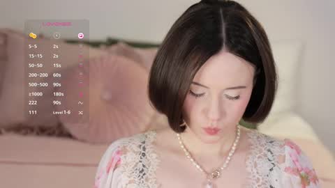 Snapshot of _female_essence_ chatting on 6, 3, 2025 Essie online show from 6, 3, 2025