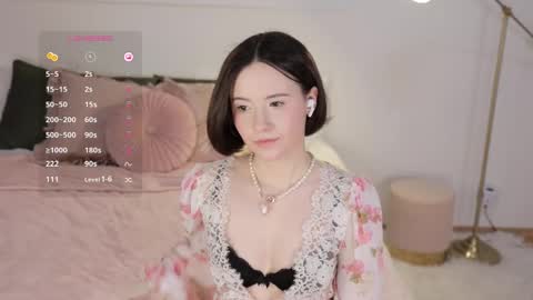 Snapshot of _female_essence_ chatting on 6, 3, 2025 Essie online show from 6, 3, 2025